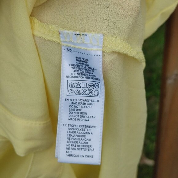LOVELY Yellow Sleeveless Blouse Women's Size M LOVE 21 Forever 21 - Picture 4 of 7